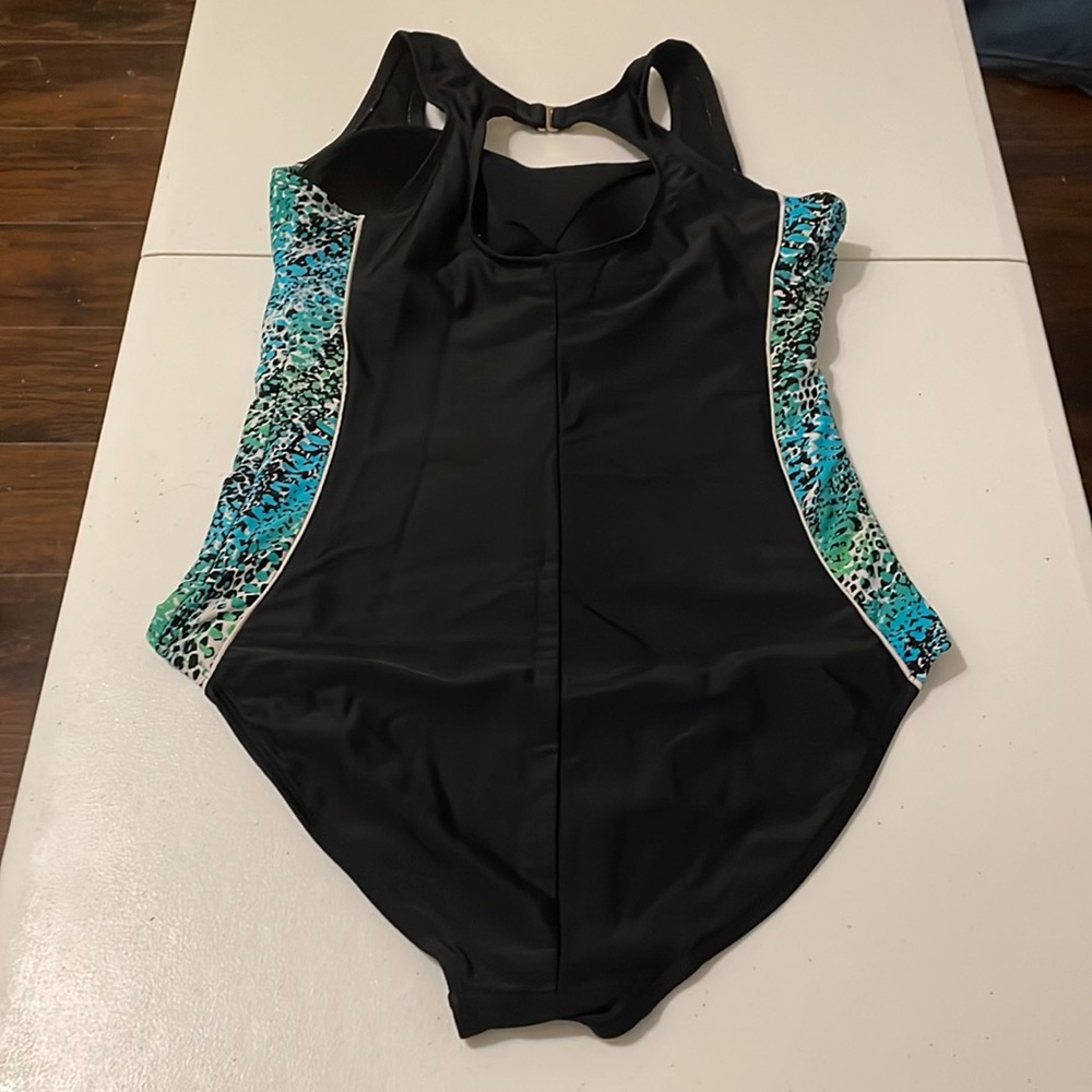 Catalina One Piece Swim Suit Extra Large, 16-18 - Picture 8 of 12